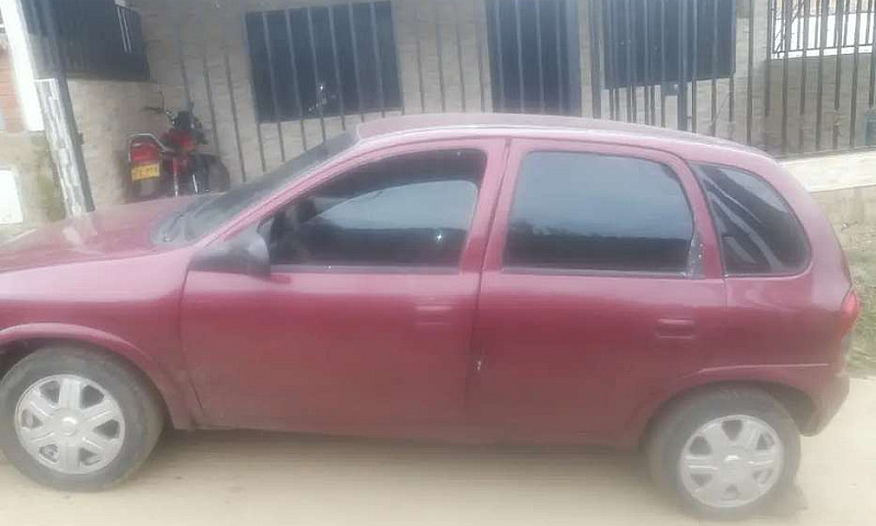Se Vende Carro Corsa...