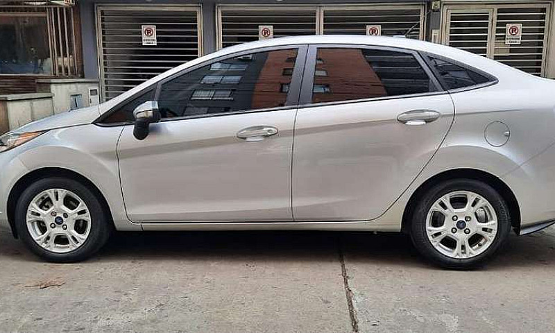 Ford Fiesta Modelo 2...