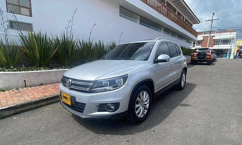 Volkswagen Tiguan Fu...