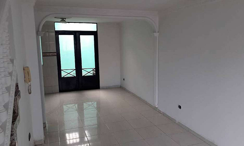 Venta De Casa Amplia...