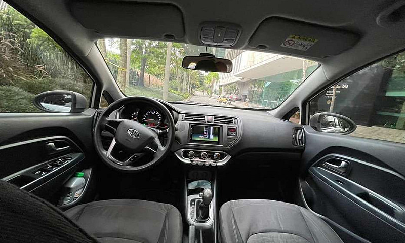 Vendo Kia Rio Sedan ...