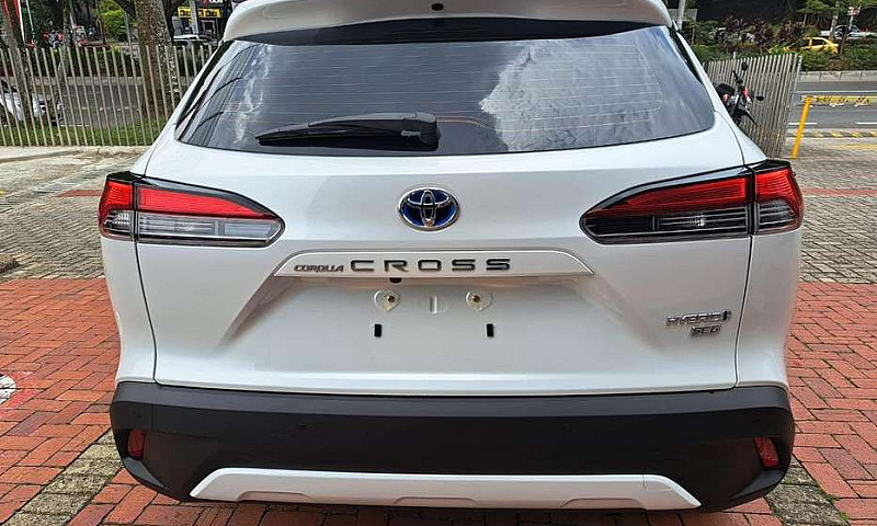 Toyota Corolla Cross...