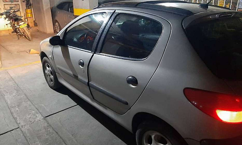 Peugeot 206 Modelo 2...