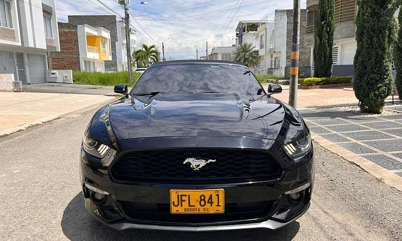 Vendo Ford Mustang I...