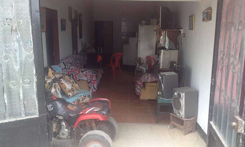 Casa De Dos Pisos Co...