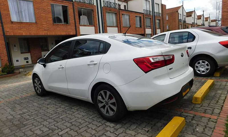 Kia Rio 2013 1.4...