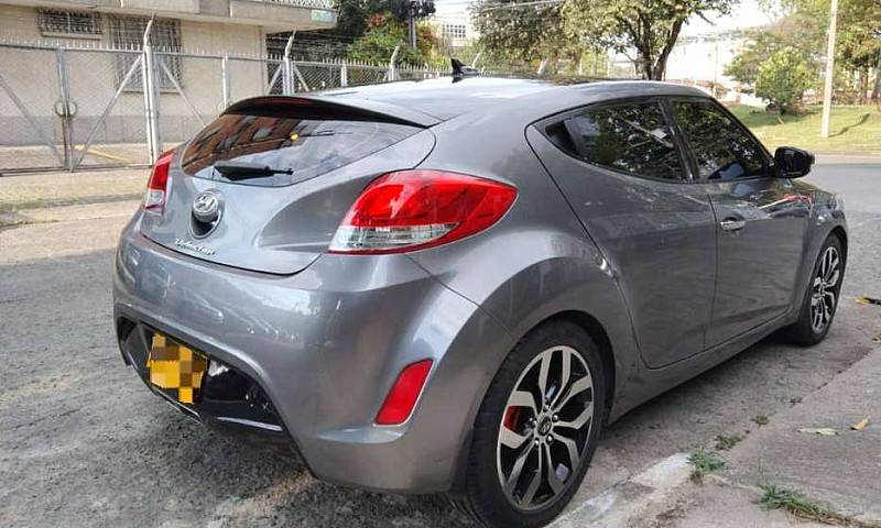 Hyundai Veloster 201...