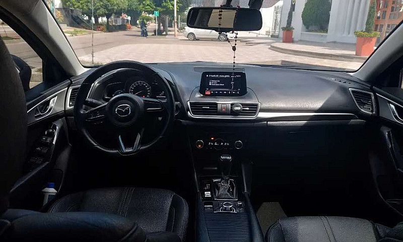 Mazda 3 Touring Perf...