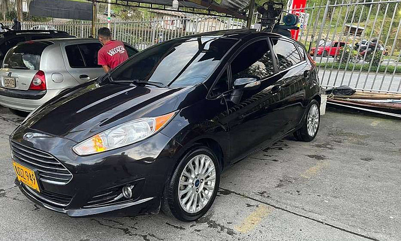 Vendo Ford Fiesta Ti...