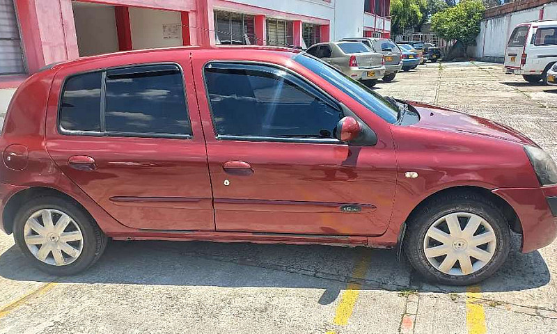 Vendo Renault Clio...