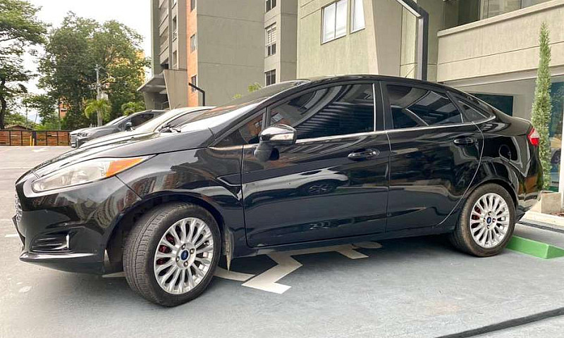 Ford Fiesta Titanium...