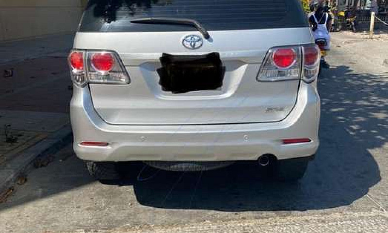 Camioneta Fortuner 2...