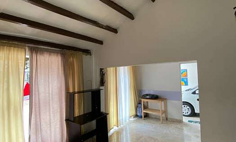Se Arrienda Habitaci...