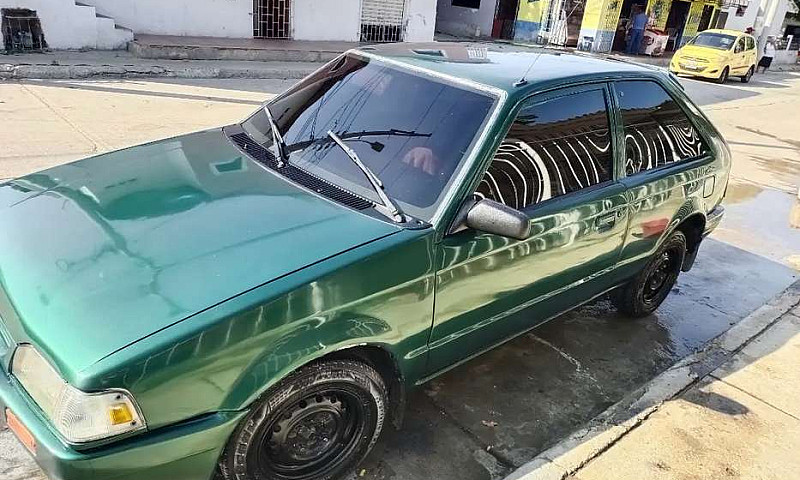 Hermoso Mazda 323...