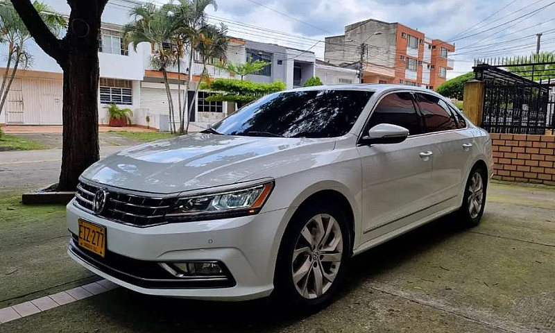 Volkswagen Passat Bl...