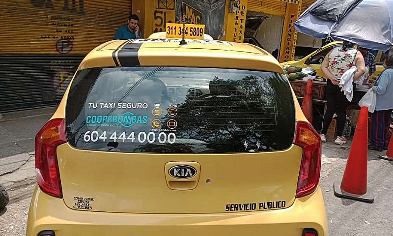 Taxi Kia Ion...