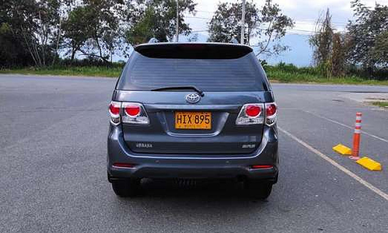 Toyota Fortuner Mode...