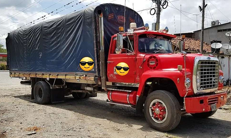 Vendo Ford 8000 Mode...