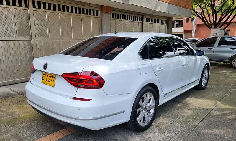 Volkswagen Passat Bl...
