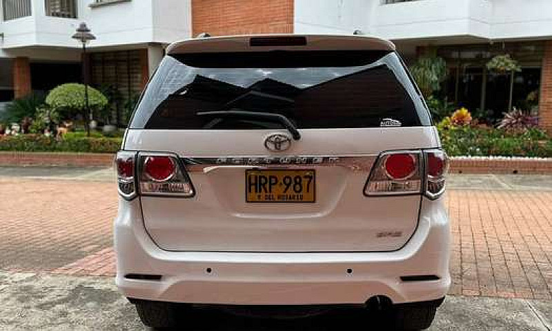 Toyota Fortuner Urba...