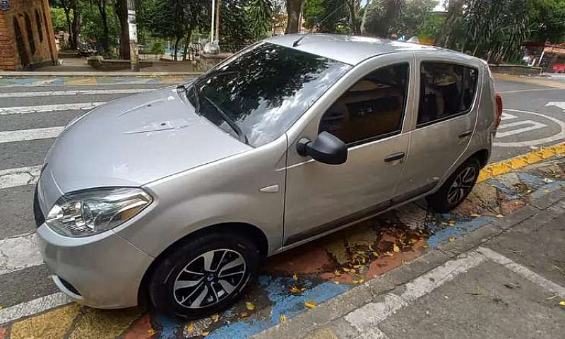 Vendo Renaul Sandero...