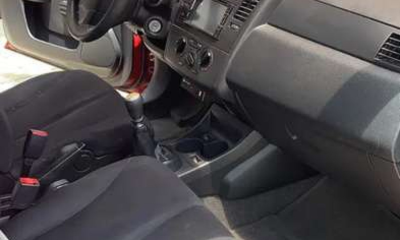 Nissan Tiida Sedan 2...