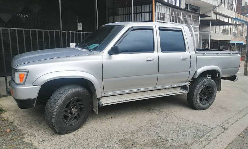 Toyota Hillux 22R Do...