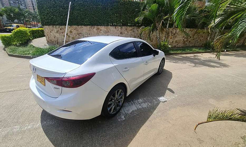 Mazda 3 Grand Tourin...