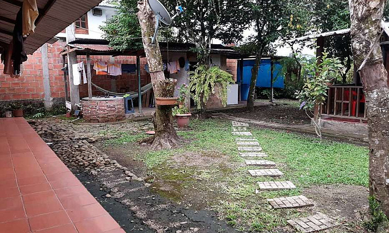 Vendo Casa-Parcela...