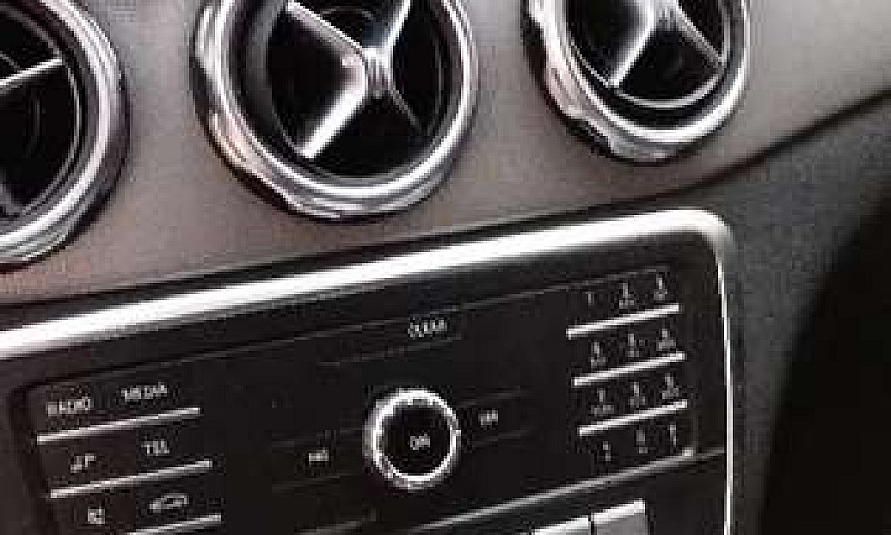 Hermosa Mercedes Gla...