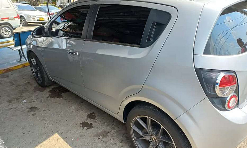 Chevrolet Sonic 1.6 ...