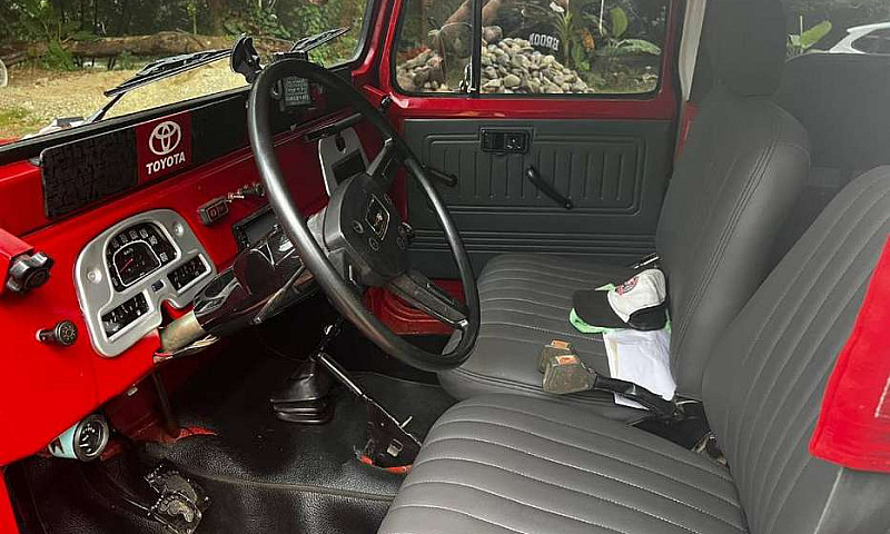 Vendo  Toyota Land C...