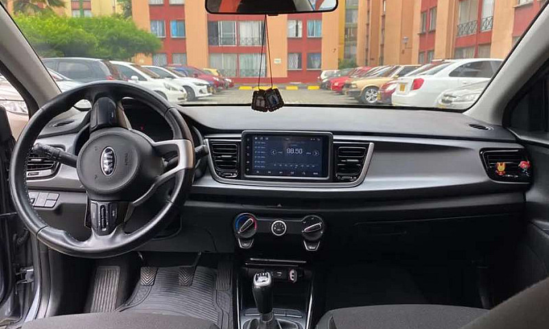 Vendo Kia Rio...