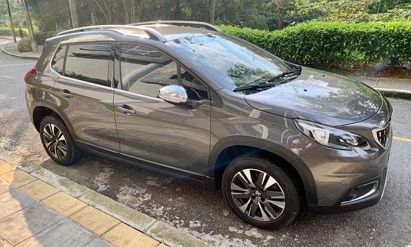Peugeot 2008 1.2 At...