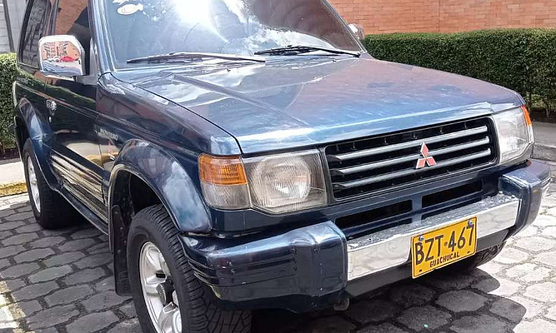 Montero Mitsubishi 2...