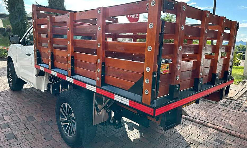 Camioneta Estacas...