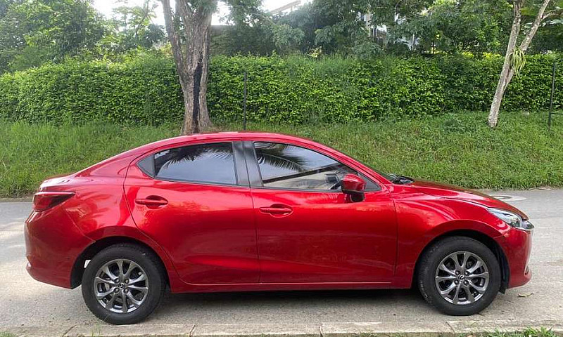 Mazda 2 Touring Seda...