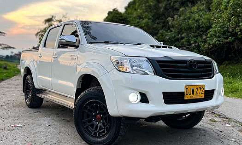 Toyota Hilux Vigo 20...