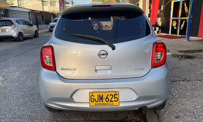 Nissan March Automát...