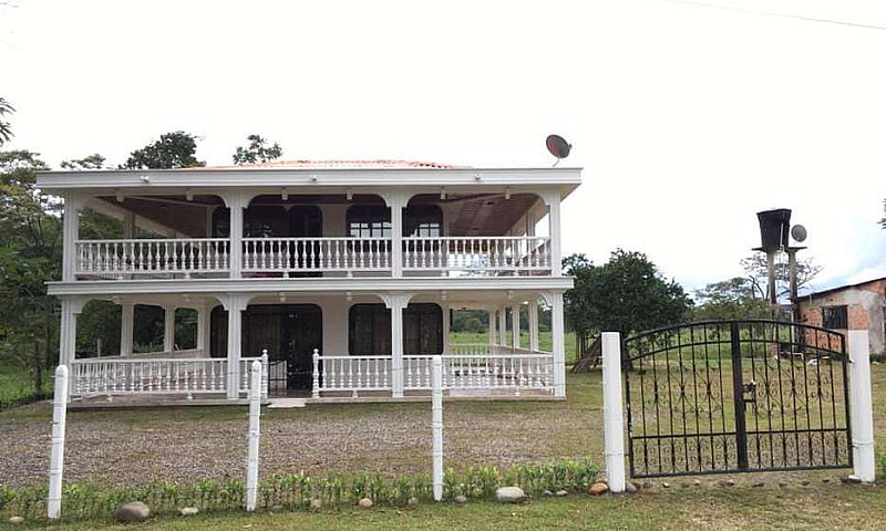Arriendo Casa...