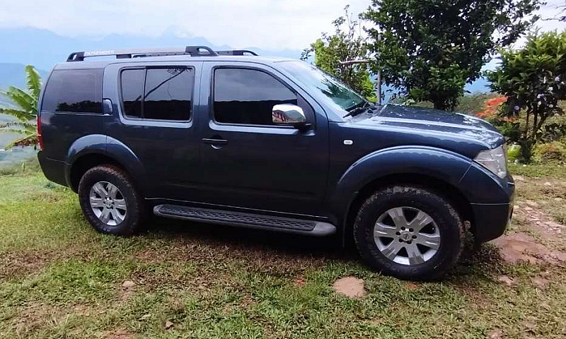 Nissan Pathfinder...