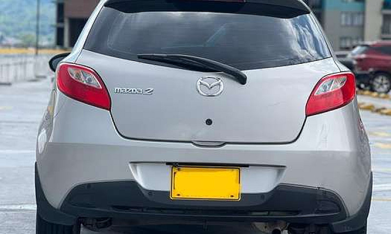 Mazda 2 2010...