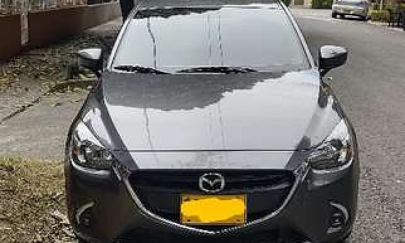 Vendo Mazda 2 Tourin...