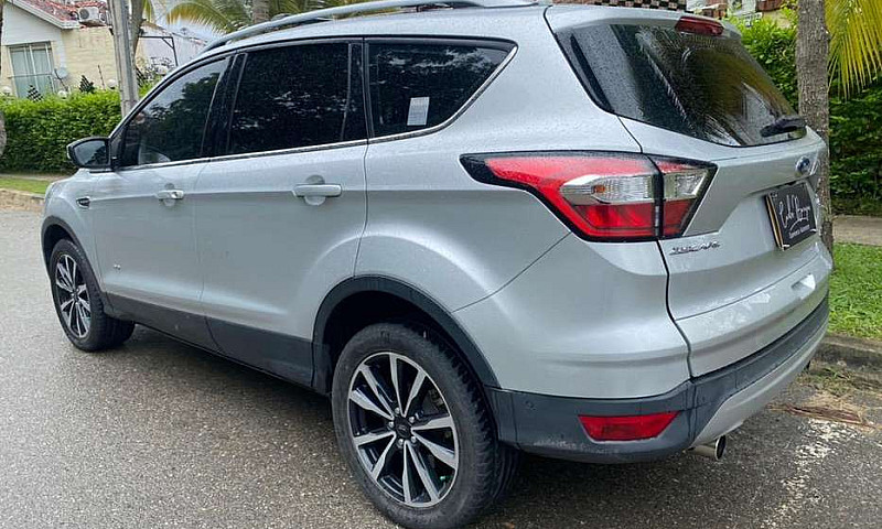 Ford Escape Titanium...