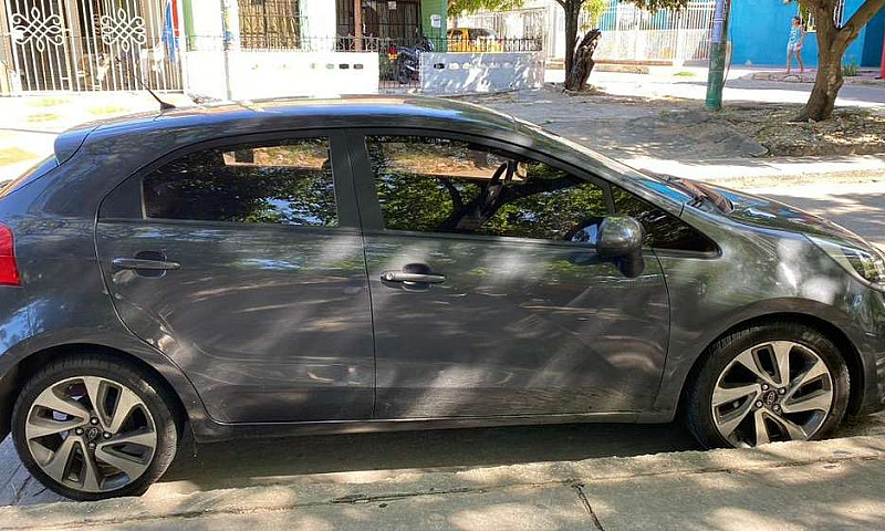 Vendo Kia Rio Space ...