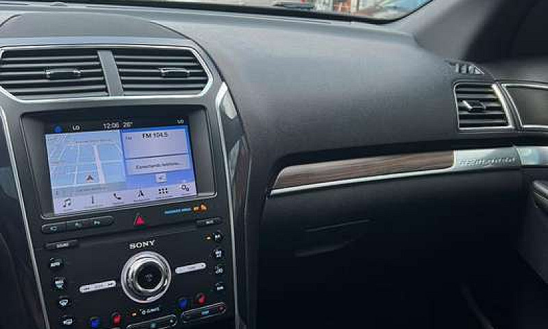 Ford Explorer Limite...