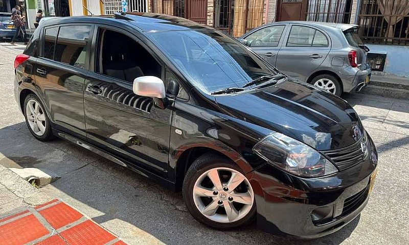 Nissan Tiida Premium...