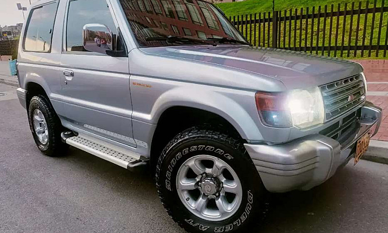 Mitsubishi Montero 2...