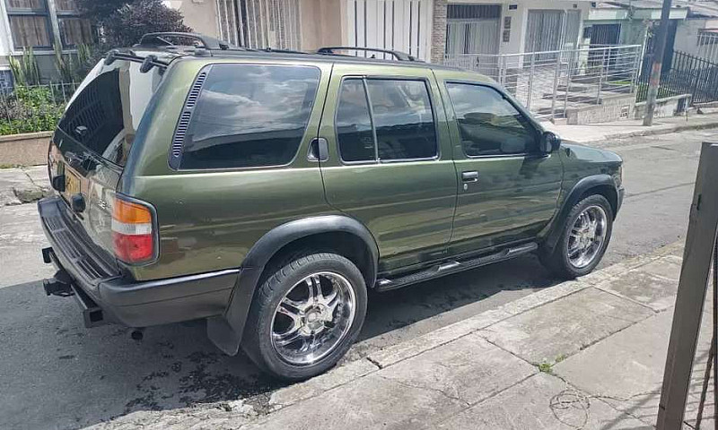 Vendo Nissan Pathfin...