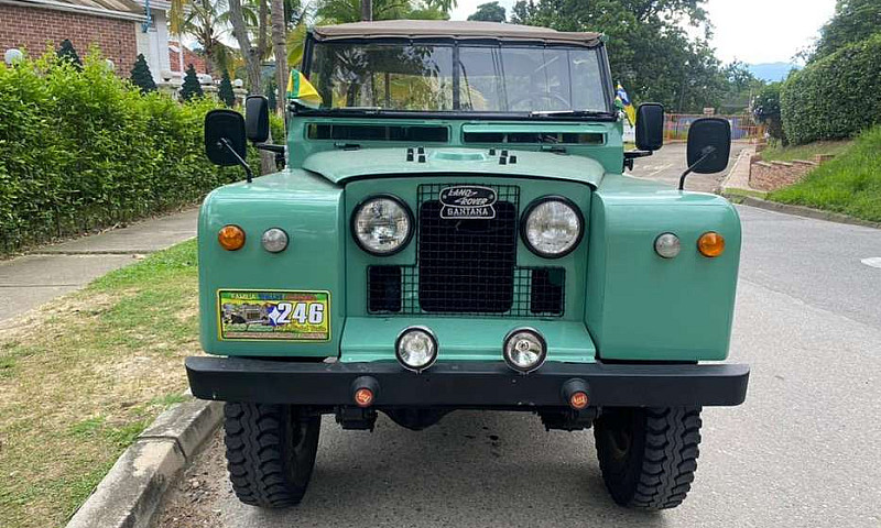Land Rover Santana 2...